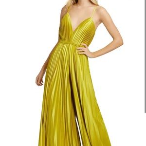 Brand new pleated mac duggal jumpsuit